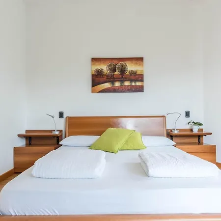 Apartment Casa Stefi N1 *