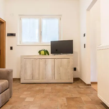 Apartment Casa Stefi N1 *